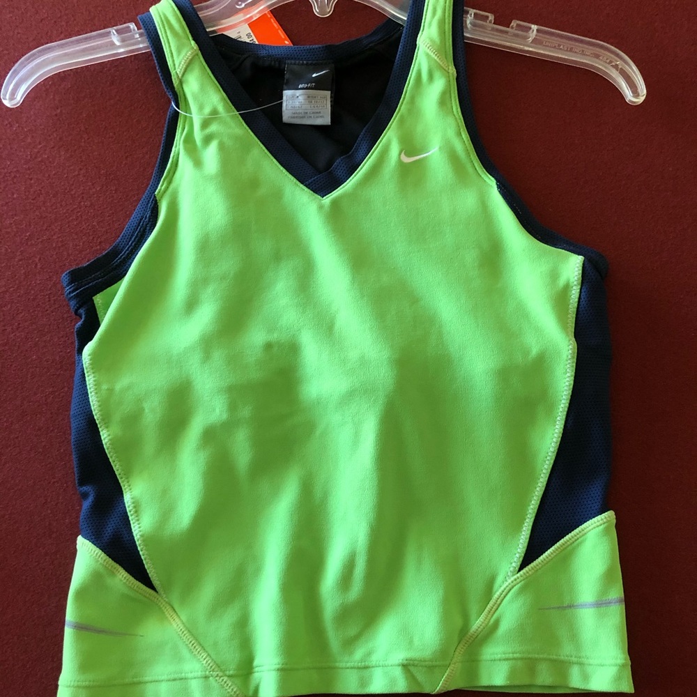 NWT NIKE Girls medium sleeveless tennis top